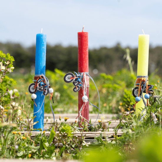 WAKS Easter candles Χειροποίητες Πασχαλινές λαμπάδες με ξύλινα οικολογικά στολίδια χάντρες και κεντήματα