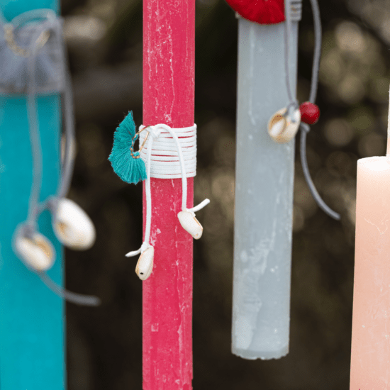 WAKS Easter candles Χειροποίητες Πασχαλινές λαμπάδες με ξύλινα οικολογικά στολίδια χάντρες και κεντήματα