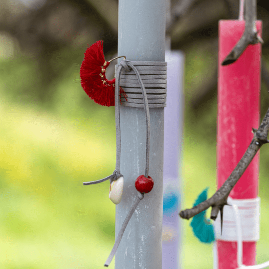 WAKS Easter candles Χειροποίητες Πασχαλινές λαμπάδες με ξύλινα οικολογικά στολίδια χάντρες και κεντήματα