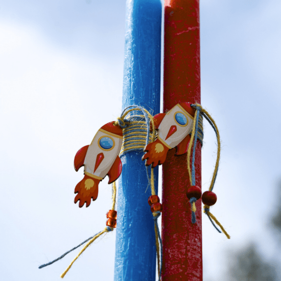 WAKS Easter candles Χειροποίητες Πασχαλινές λαμπάδες με ξύλινα οικολογικά στολίδια χάντρες και κεντήματα