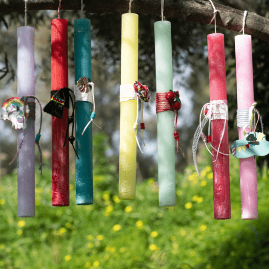 WAKS Easter candles Χειροποίητες Πασχαλινές λαμπάδες με ξύλινα οικολογικά στολίδια χάντρες και κεντήματα