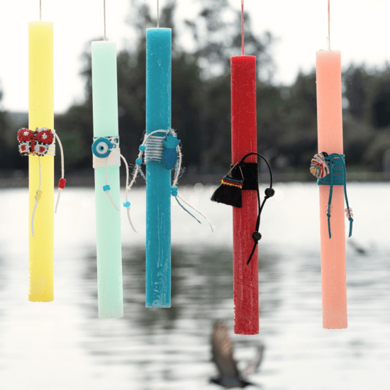 WAKS Easter candles Χειροποίητες Πασχαλινές λαμπάδες με ξύλινα οικολογικά στολίδια χάντρες και κεντήματα